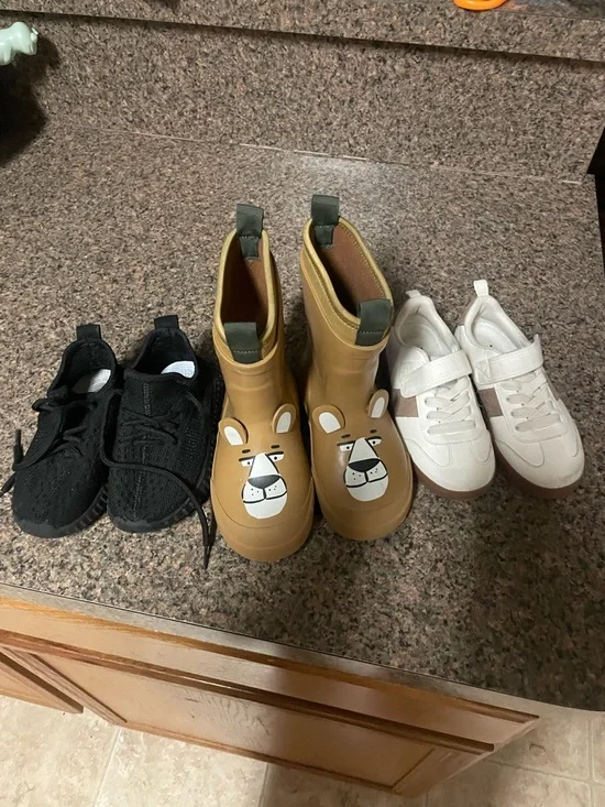 Lot of H&M toddler shoes and toddler rainboot - Picture 2 of 9